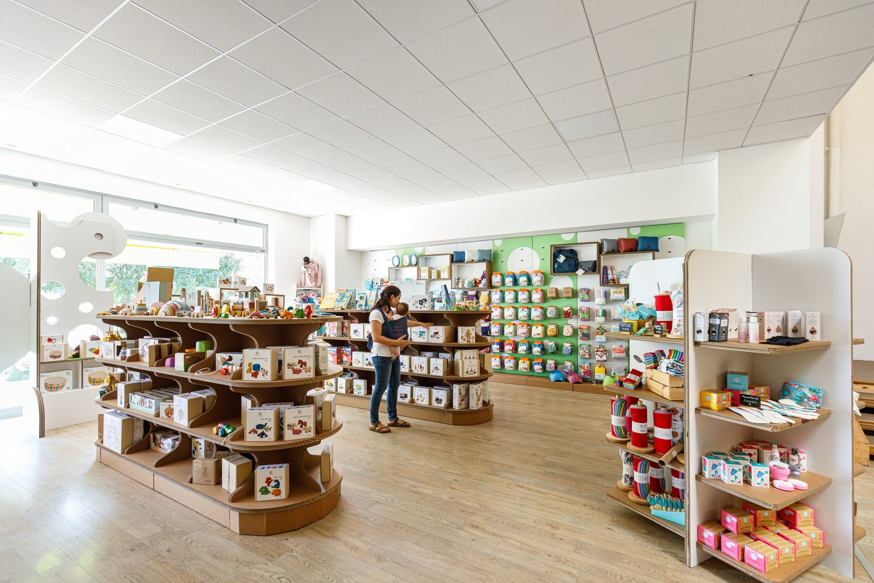Un magasin écoresponsable grâce à du mobilier en carton durable