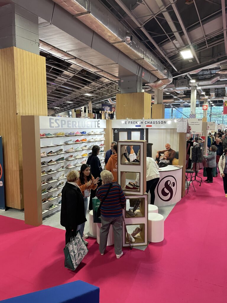 Réalisez le stand en carton idéal pour le lancement de votre nouvelle marque