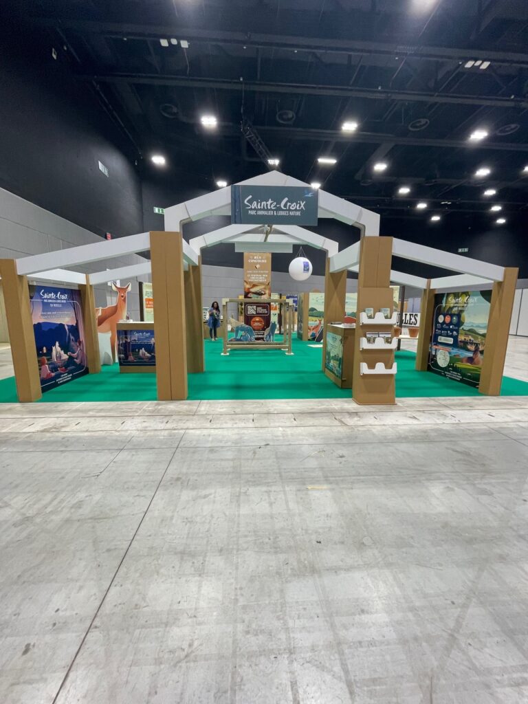 Réalisation d’un stand en carton personnalisé pour Le Parc Animalier de Sainte-Croix