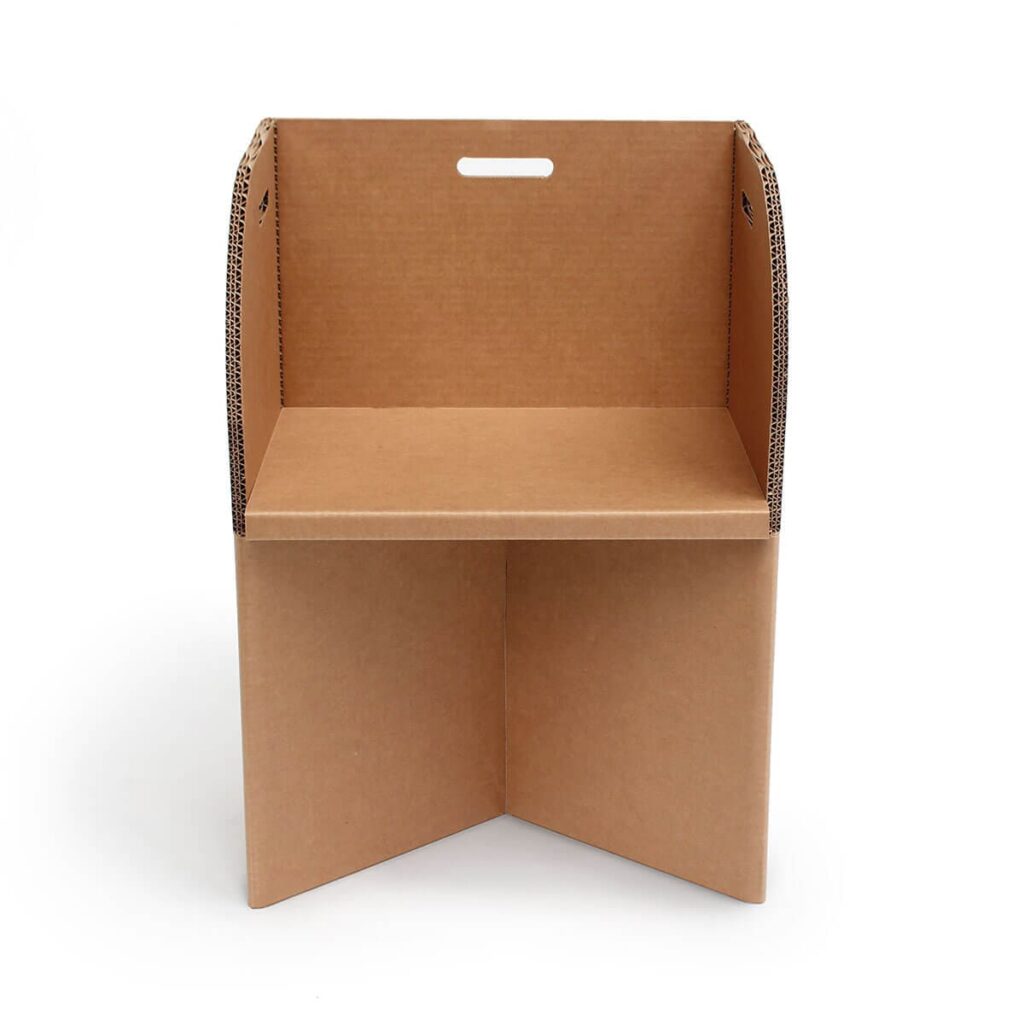 Chaise en carton Jura pour stands événementiels ou scénographie professionnelle avec structure robuste et siège ergonomique, idéale pour espaces modulables et écologiques - Le Meuble en Carton une marque du groupe Natur Design