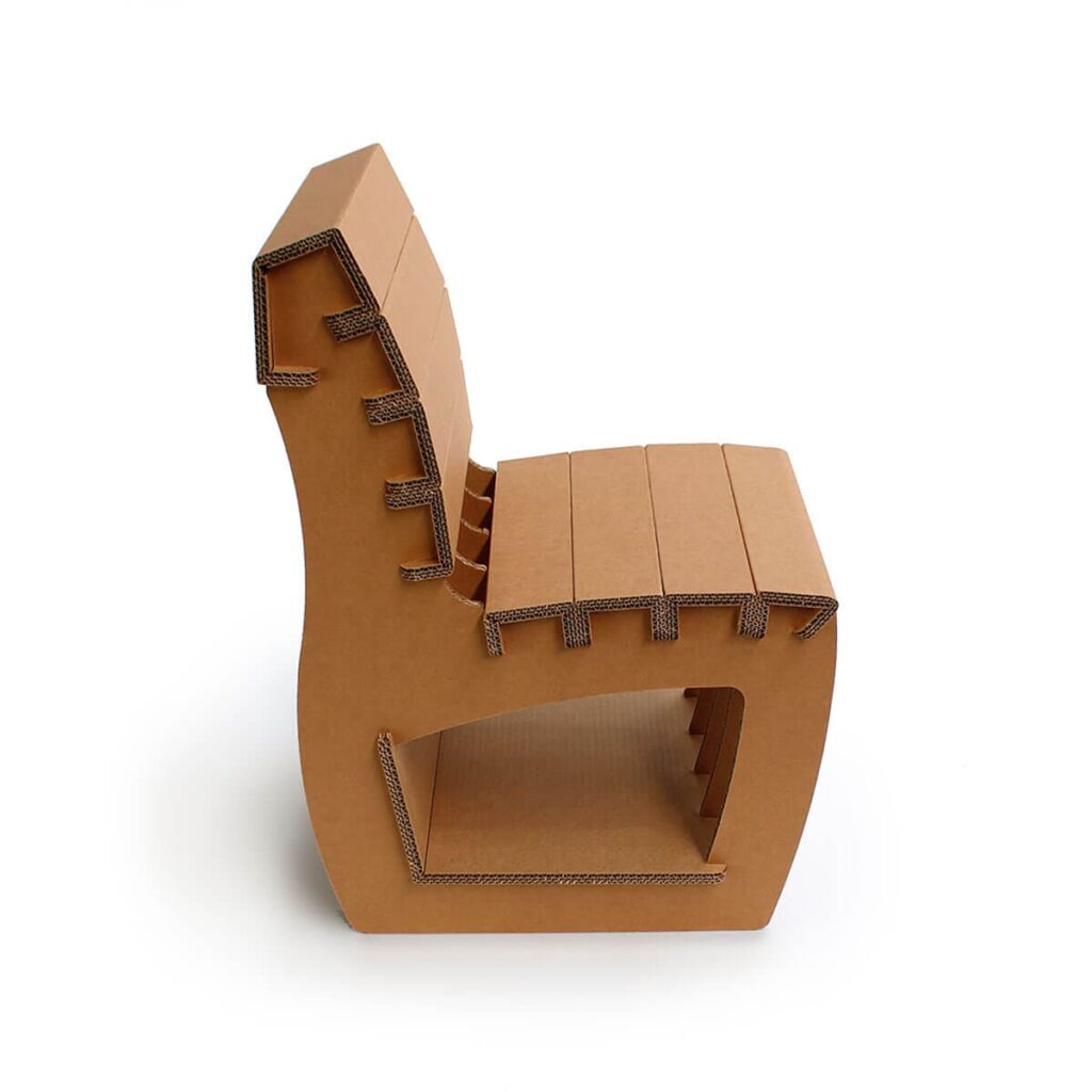 Chaise ergonomique en carton recyclé, idéale pour les espaces professionnels et les salles de pause, conçue pour le confort des employés dans un bureau ou open space moderne - Le Meuble en Carton une marque du groupe Natur Design
