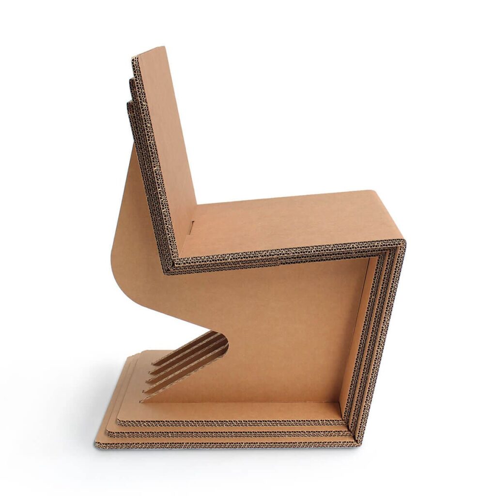 Chaise design en carton recyclé pour espaces professionnels et événements, idéale pour bureaux, open space ou stands événementiels, avec structure modulable et siège ergonomique en panneau cartonné robuste - Le Meuble en Carton une marque du groupe Natur Design
