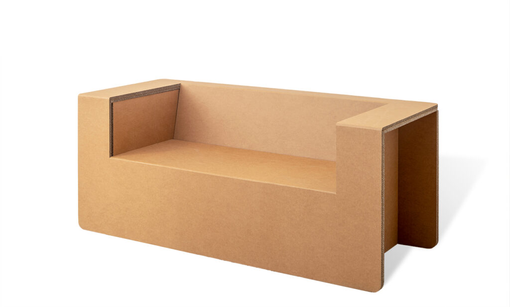 Canapé cartonné MONT BLANC E pour stands événementiels et scénographie professionnelle, structure modulable en carton recyclé avec pieds stabilisateurs, idéal pour espaces ou déplacements rapides - Le Meuble en Carton une marque du groupe Natur Design