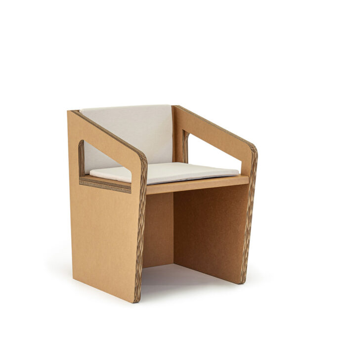 Chaise modulable en carton recyclé pour espaces professionnels et événements, idéale pour bureaux, salles de pause ou stands événementiels avec siège ergonomique intégré et structure robuste en panneaux cartonnés - Le Meuble en Carton une marque du groupe Natur Design