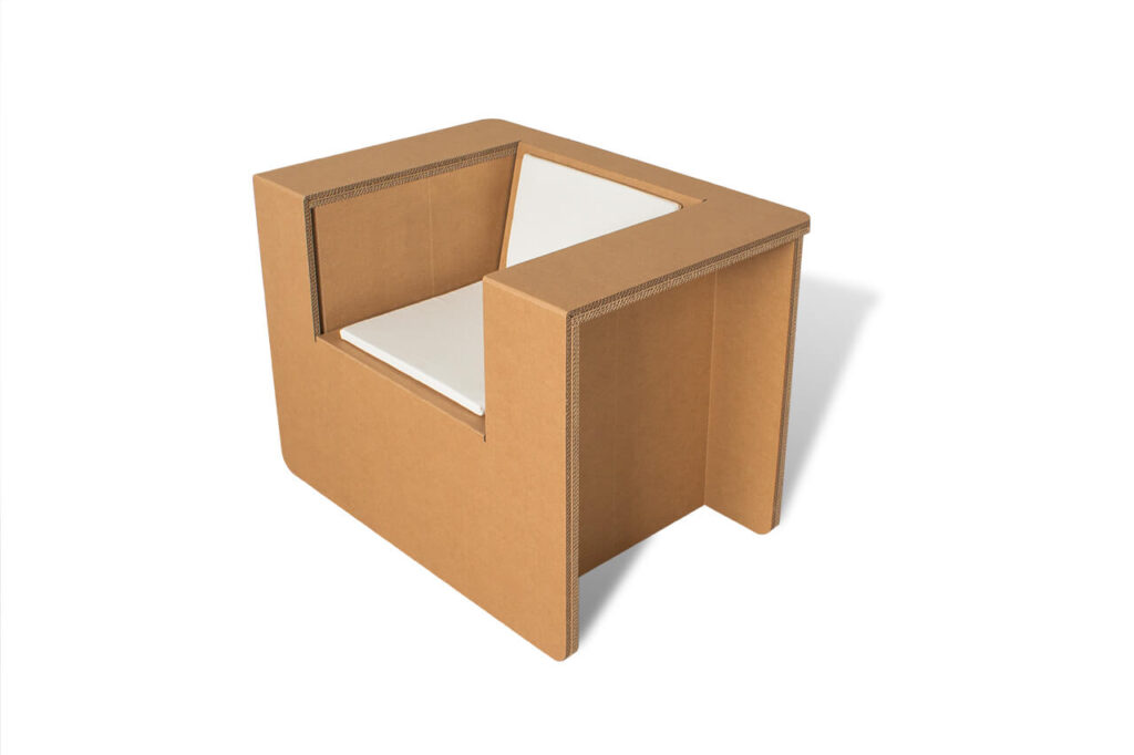 Fauteuil en carton écologique pour stands événementiels et scénographie, structure modulable en kit prêt à monter avec siège vide intégré, idéal pour espaces professionnels - Le Meuble en Carton une marque du groupe Natur Design