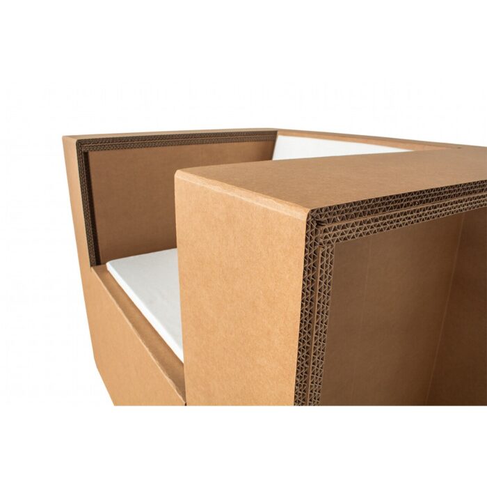 Fauteuil modulable en carton écologique pour stands événementiels, avec structure renforcée à structure crantée visible et assise vide, idéal pour décoration scénographique professionnelle - Le Meuble en Carton une marque du groupe Natur Design