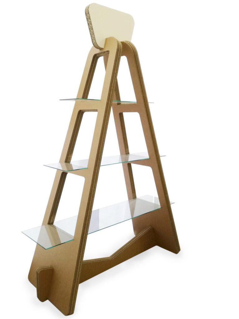 Présentoir rangement en carton recyclé à structure triangulaire avec trois plateaux vitrés et une tête de support inclinable, idéal pour organiser des espaces professionnels ou événementiels (stands, salons, bureaux) - Le Meuble en Carton une marque du groupe Natur Design