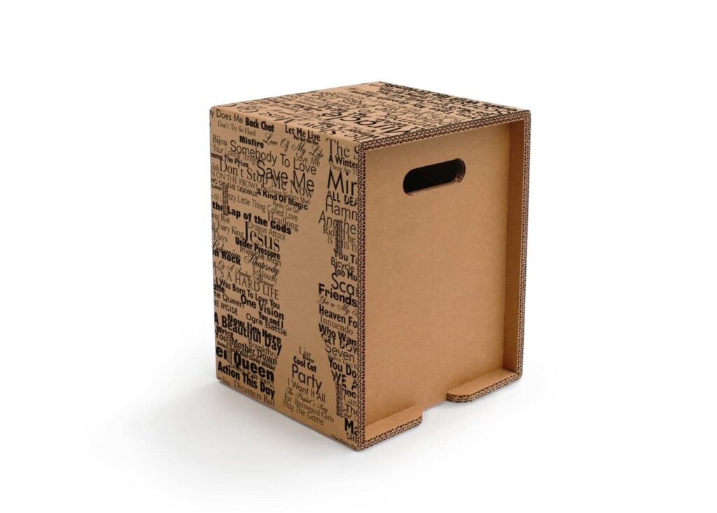 Tabouret en carton personnalisé avec pochoirs d'inscriptions inspirantes pour espaces professionnels, bureaux et salles de pause, idéal pour ambiances modernes et écologiques dans les entreprises ou événements scéniques - Le Meuble en Carton une marque du groupe Natur Design