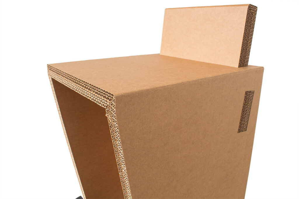 Tabouret haut en carton écologique avec structure solide et panneau décoratif à motifs texturés, idéal pour espaces professionnels ou bureaux modulables - Le Meuble en Carton une marque du groupe Natur Design