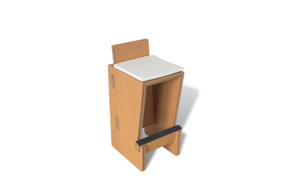 Tabouret haut en carton écologique avec plateau rigide et accoudoirs, idéal pour espaces professionnels ou événements modulables - Le Meuble en Carton une marque du groupe Natur Design