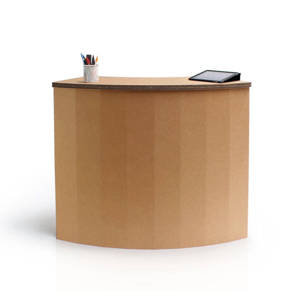 Banque d'accueil en carton écologique avec plateau décoré, idéale pour les espaces professionnels et bureautiques comme des bureaux ouverts ou des zones de réception - Le Meuble en Carton une marque du groupe Natur Design