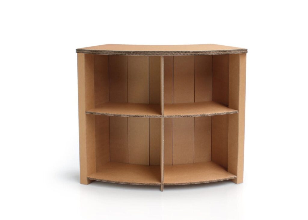 Banque d'accueil en carton écologique pour stands événementiels et aménagements de magasins, avec structure modulable en panneaux cartonnés et compartiments organisés en deux niveaux, idéale pour l’accueil client dans des espaces professionnels ou commerciaux - Le Meuble en Carton une marque du groupe Natur Design