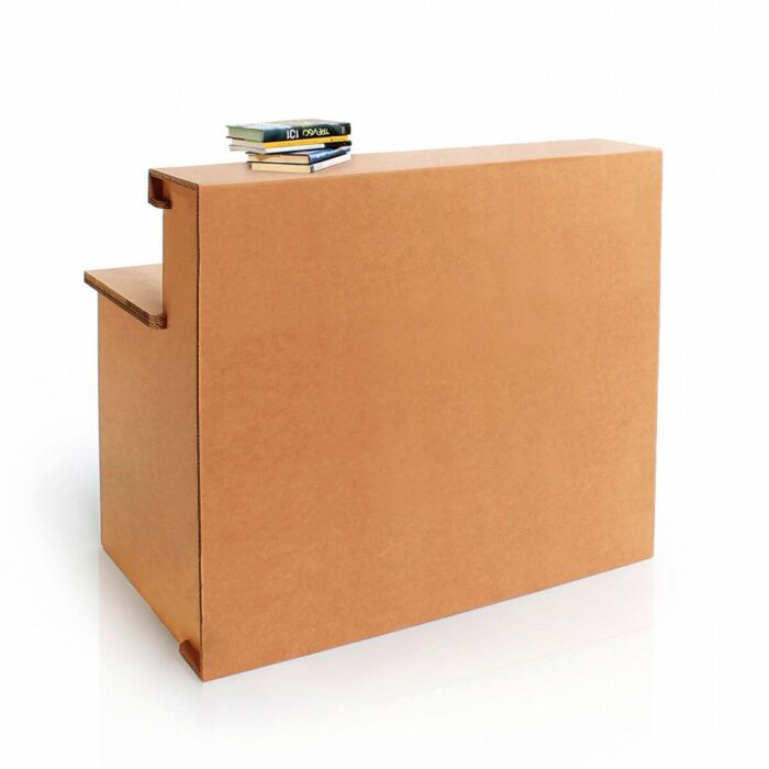 Banque d'accueil en carton écologique pour stands événementiels ou aménagement de magasins professionnels, avec plateau plat et pieds stabilisateurs, idéale pour accueil client en environnement scénographique durable - Le Meuble en Carton une marque du groupe Natur Design