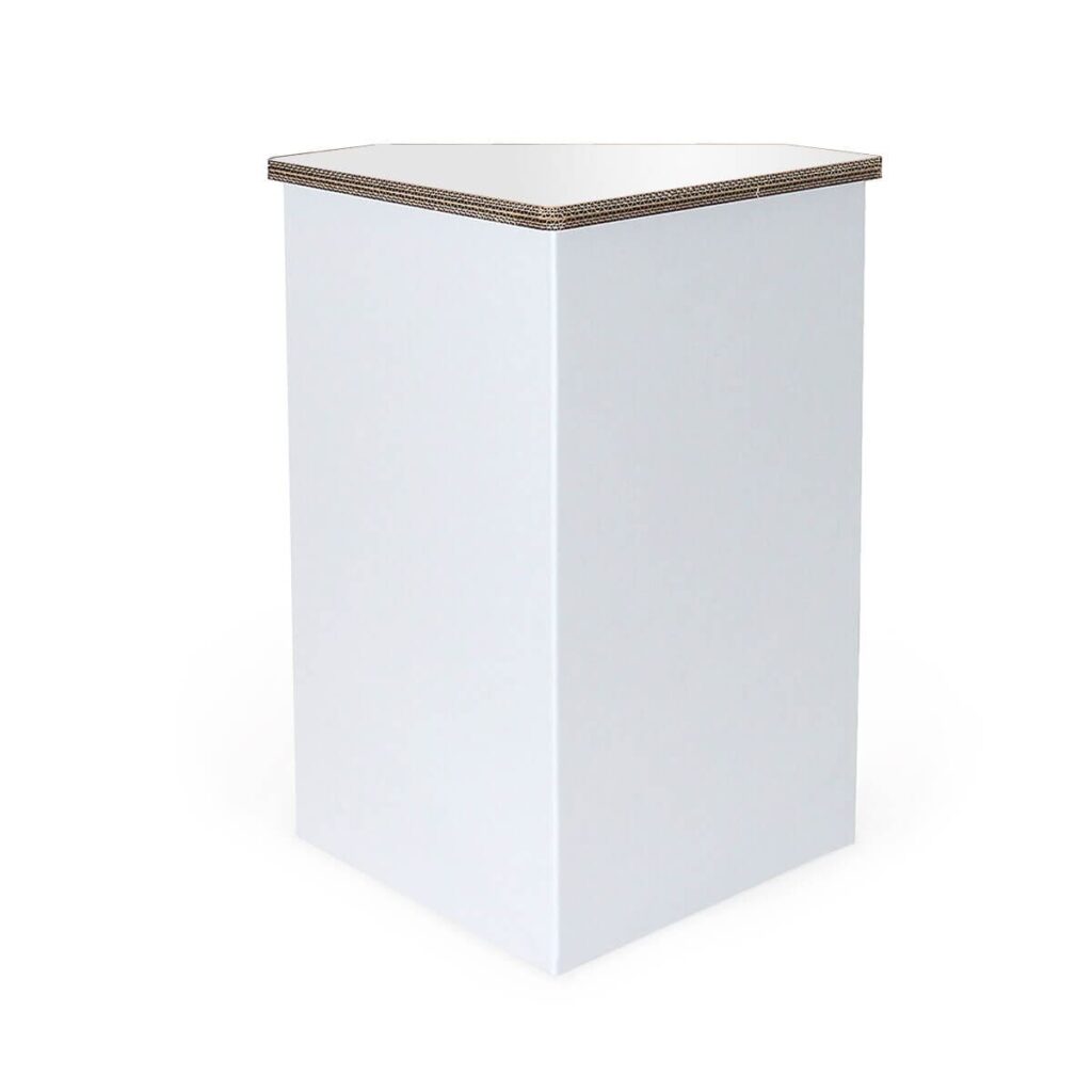 Comptoir en carton TENAGA pour stands événementiels et scénographie, structure solide en panneaux cartonnés avec bordure renforcée en carton ondulé, idéal pour espaces professionnels et supports de communication visuelle - Le Meuble en Carton une marque du groupe Natur Design