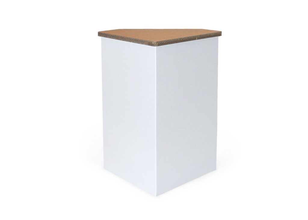 Comptoir modulable en carton recyclé pour stands événementiels professionnels et scénographies, plateau plat avec bordure renforcée visible, idéal pour exposants et espaces commerciaux - Le Meuble en Carton une marque du groupe Natur Design