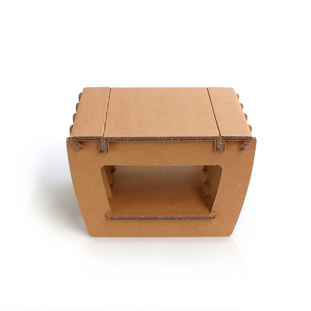 Table basse modulaire en carton recyclé pour espaces professionnels, idéale pour les salles de pause ou stands événementiels. Structure solide composée de panneaux et d'éléments structurants en carton ondulé, conçue pour l'aménagement durable des bureaux et événements scéniques - Le Meuble en Carton une marque du groupe Natur Design