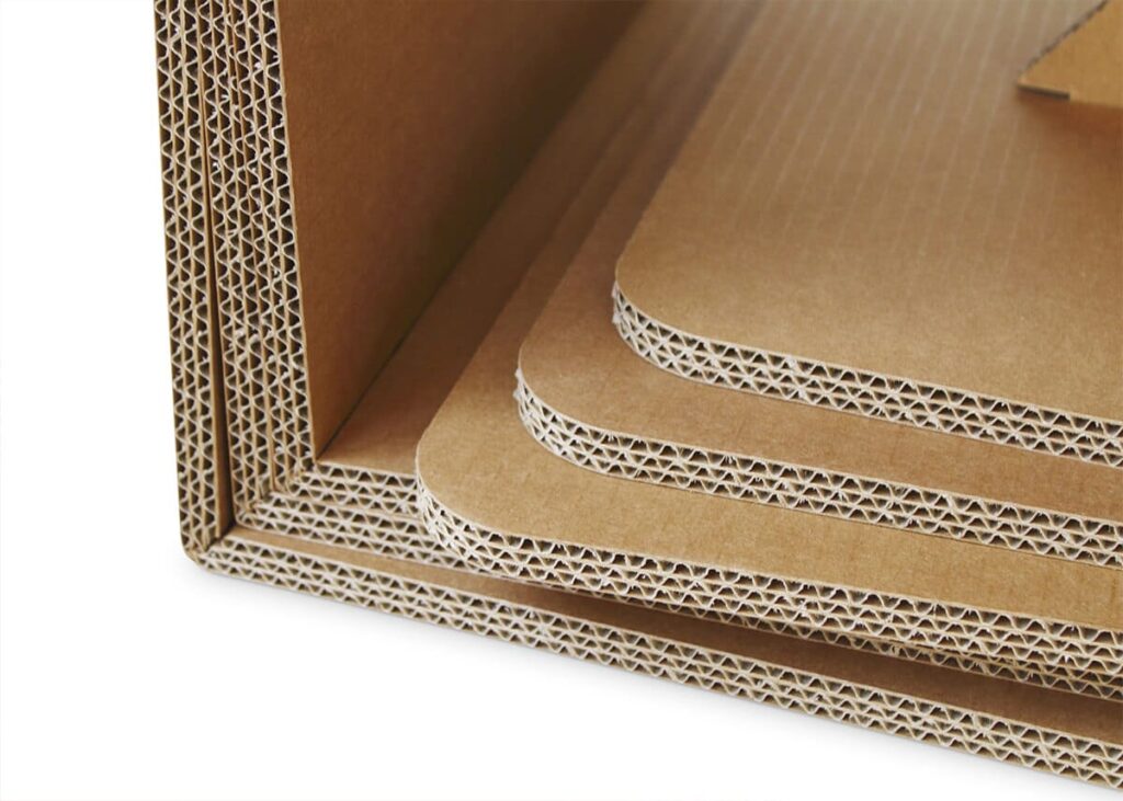 Détail d'une table basse en carton éco-conçue avec structure à panneau recyclé, conçue pour l’aménagement des espaces professionnels et les salles de pause dans les entreprises - Le Meuble en Carton une marque du groupe Natur Design