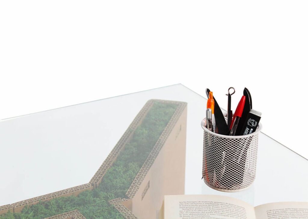 Table de réunion écologique en carton pour 4 personnes, plateau stable avec pieds métalliques, idéale pour les espaces professionnels comme les bureaux et salles de pause - Le Meuble en Carton une marque du groupe Natur Design