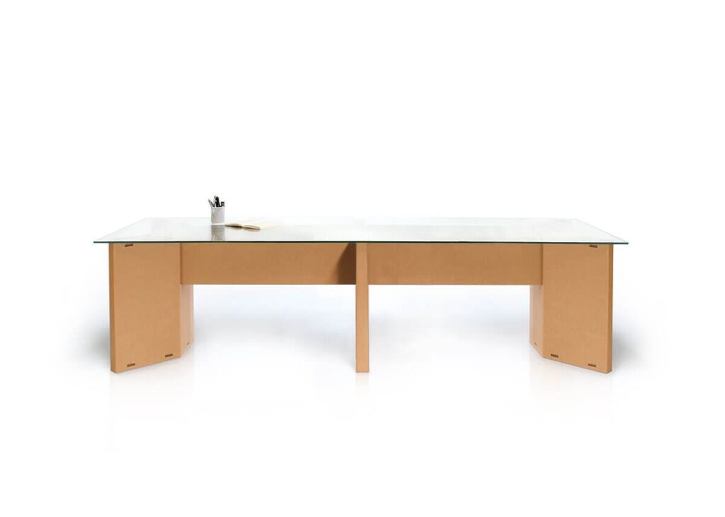 Table de réunion en carton écologique pour 14 personnes avec plateau transparent, idéale pour les réunions professionnelles ou les espaces collaboratifs dans les entreprises et salles de pause - Le Meuble en Carton une marque du groupe Natur Design