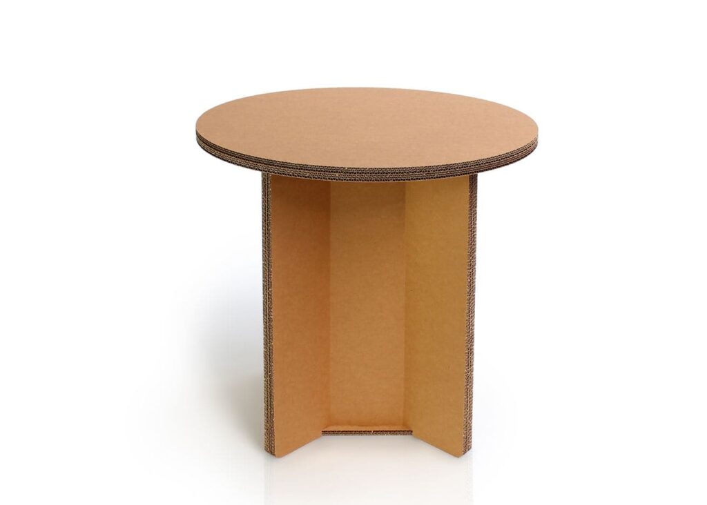 Table en carton écologique et design pour espaces professionnels ou événements, plateau rond et pieds stabilisés, idéale pour les bureaux, salles de pause ou stands événementiels - Le Meuble en Carton une marque du groupe Natur Design