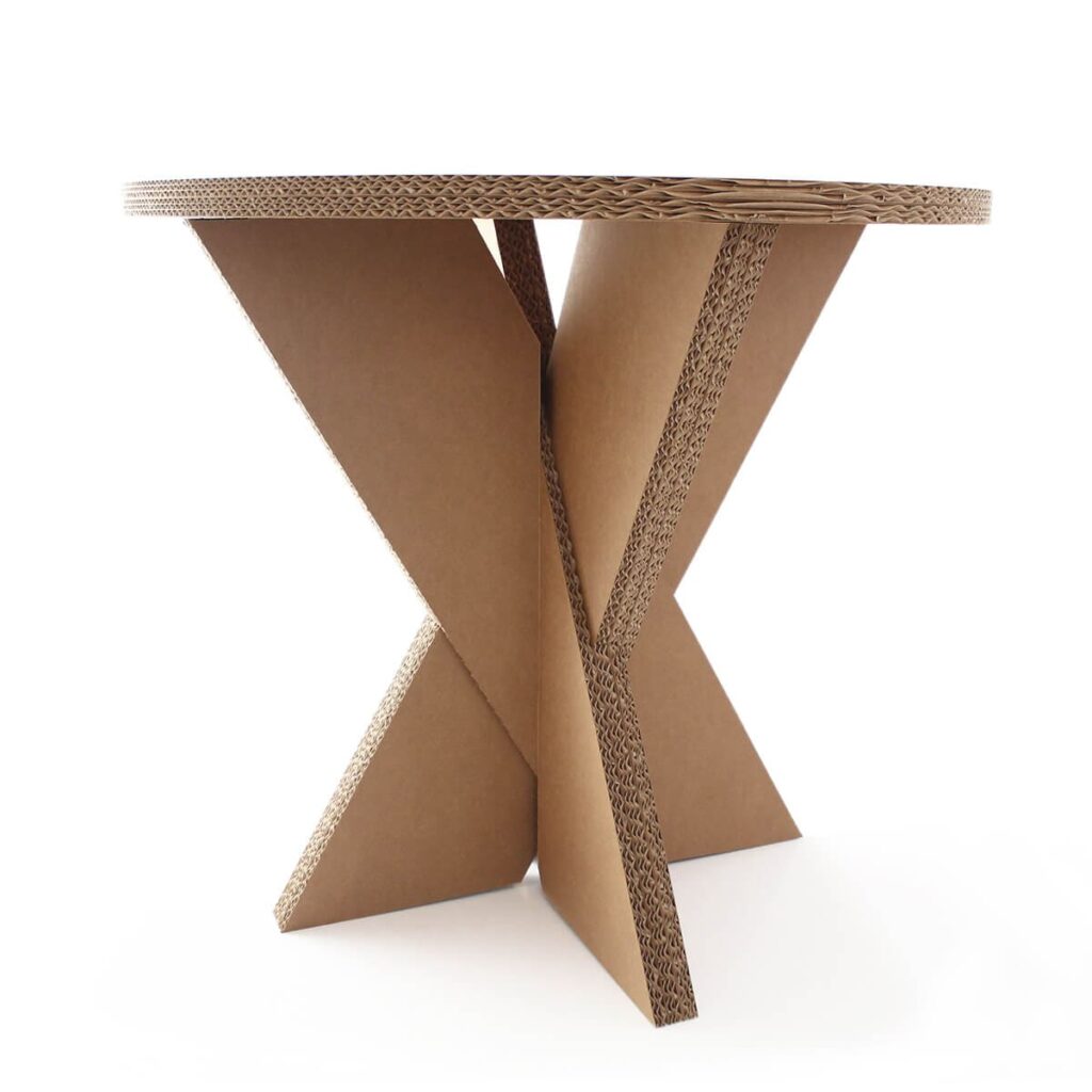 Table en carton design OLYMPE avec plateau décoré à motifs texturés, idéale pour l’aménagement des bureaux et salles de pause professionnels, structure solide en panneaux cartonnés assemblés en X pour un support stable et esthétique - Le Meuble en Carton une marque du groupe Natur Design
