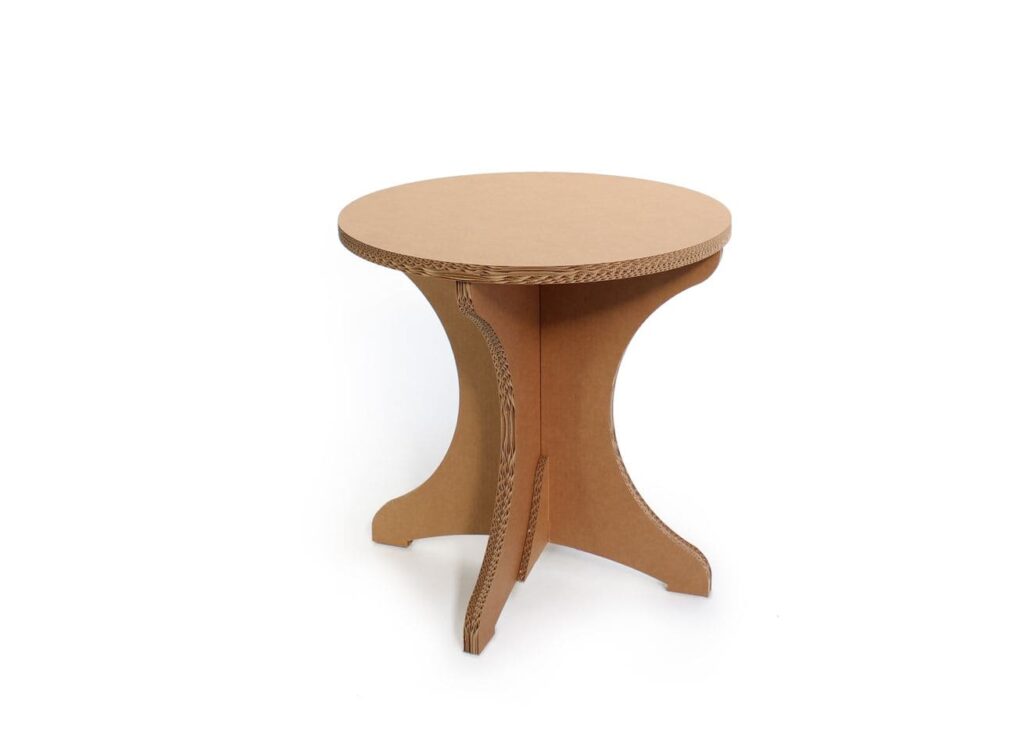 Guéridon en carton écologique pour stands événementiels et espaces professionnels : plateau rond et structure légère en panneaux cartonnés, idéal pour l’aménagement d’entreprises, de salles de pause ou de scénographie - Le Meuble en Carton une marque du groupe Natur Design