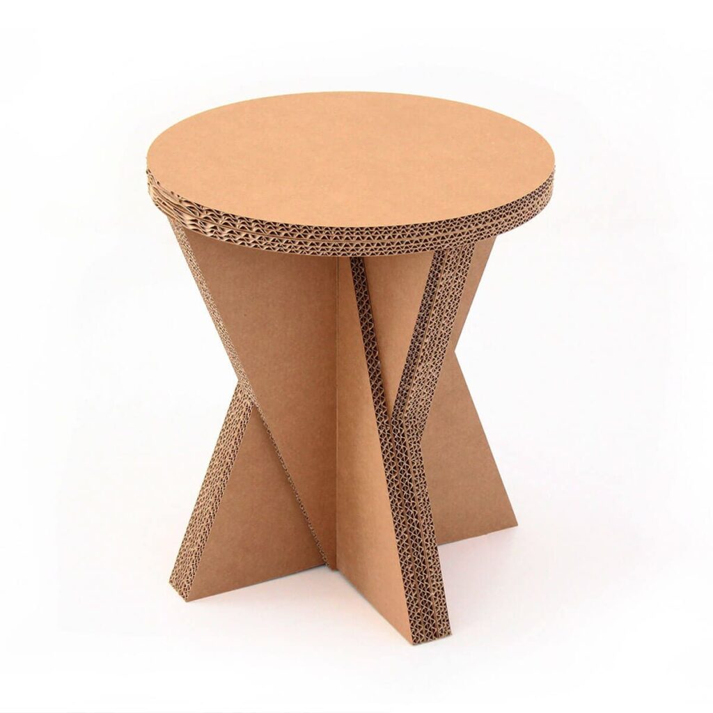 Tabouret design en carton recyclé à structure géométrique pour espaces professionnels et événements, idéal pour bureaux, salles de pause ou stands événementiels - Le Meuble en Carton une marque du groupe Natur Design
